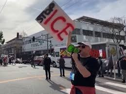 意大利民众抗议美计划派遣联邦执法人员协助安保