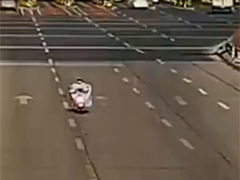 导航误导 老人骑车逆闯高速