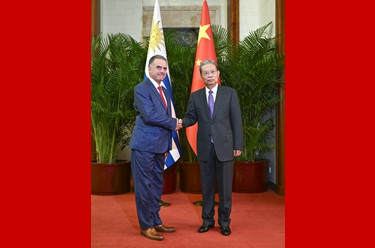 趙樂際會見烏拉圭總統(tǒng)