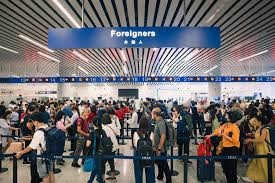 廣州白云機(jī)場(chǎng)口岸出入境客流進(jìn)入高位