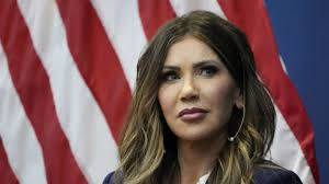 美國國土安全部長表示 將為明尼阿波利斯執(zhí)法人員配備執(zhí)法記錄儀