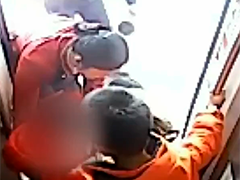 周口東站女童跌落列車與站臺縫隙 乘警快速救援