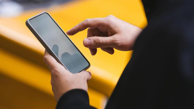 《中國互聯(lián)網(wǎng)絡(luò)發(fā)展?fàn)顩r統(tǒng)計(jì)報告》 我國網(wǎng)民規(guī)模達(dá)11.25億人