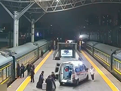 K276次列車旅客乘車突發(fā)腎結(jié)石 工作人員協(xié)調(diào)救助