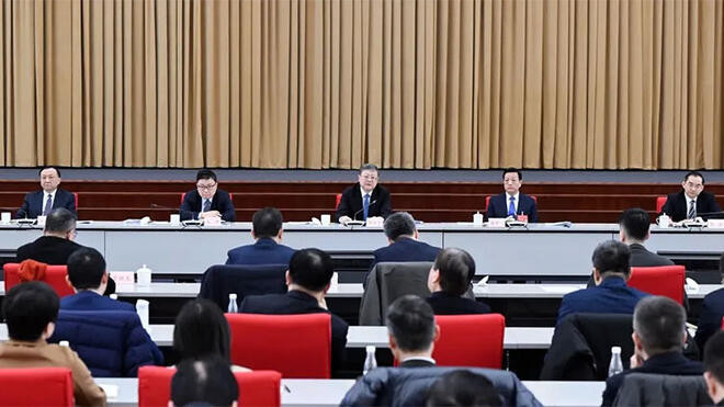 聚焦深化"五個(gè)中心"建設(shè) 推動(dòng)高質(zhì)量發(fā)展取得新突破 陳吉寧與政協(xié)委員在專題會(huì)議上深入交流