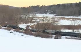 美國一列載有危險化學(xué)品的列車出軌