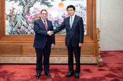 王沪宁会见古巴党和政府特使、古共中央政治局委员、外交部长罗德里格斯