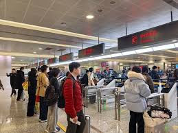 上海機(jī)場(chǎng)口岸春運(yùn)出入境客流迎"雙向高峰"