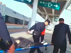 G1975次列車旅客突發(fā)疾病 多方全力救援