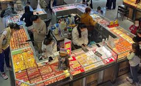 金價(jià)波動(dòng)疊加傳統(tǒng)旺季 水貝市場(chǎng)"買(mǎi)金""換金"兩旺