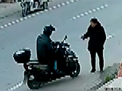 摩托大盜假扮"熟人"騙金飾 民警蹲守多日成功抓捕