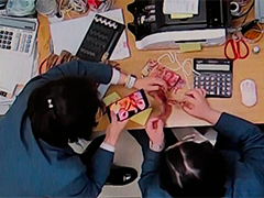 5万元现金藏洗手台被泡烂 银行职员3小时"抢救"残币