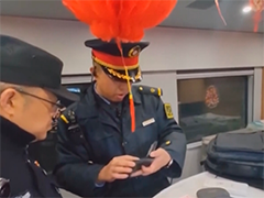 旅客互相拿错包 站车接力物归原主