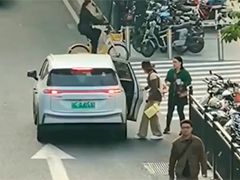 "蚂蚁搬家"式走私高档酒 拱北海关破获系列案件