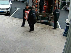 550箱烟花爆竹"偷渡"入沪 警方跨省联动精准截击