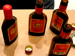 女子服药饮酒险丧命 巡逻交警急送医