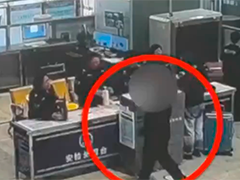 广西桂林男子携带超限充电宝进站 被铁路警方拦下