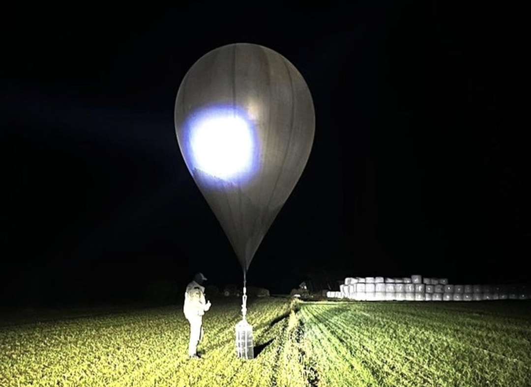 立陶宛边境拦截大规模走私香烟 犯罪嫌疑人通过气球飘浮跨境