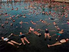 阿根廷千人漂浮挑战世界纪录