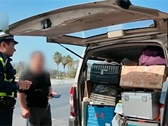 行李塞满车厢 人货混装有隐患