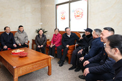 李强在江西看望慰问基层干部群众