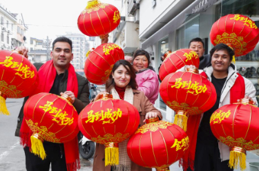 今年春节市场供应充足 特色活动丰富多彩