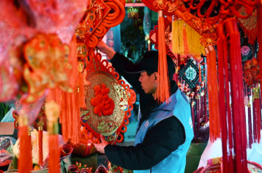 佳节临近新春到 喜庆热闹年味浓