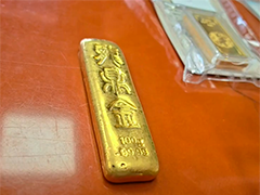 不到两月偷走60万!保姆"蚂蚁搬家"式盗走金条和现金