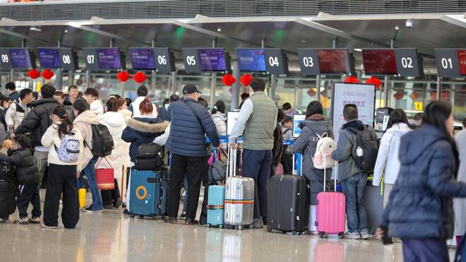 交通部门多措并举应对节前客流高峰