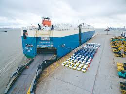 上海港节前码头火热朝天 新能源汽车出口迎"开门红"