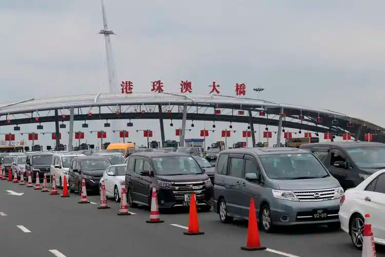 港珠澳大桥 珠海公路口岸单日进出境客车数量再创新高