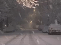 美国东北部遭遇暴风雪 多地进入紧急状态