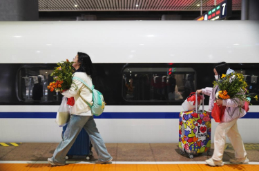 春节假期最后一天 返程出行平稳有序