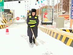 内蒙古呼伦贝尔部分地区降雪 各部门合力应对