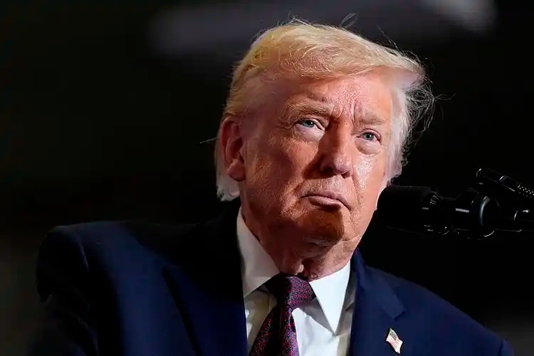 美国总统称拟向丹麦格陵兰岛派遣医院船