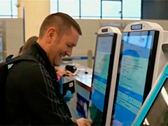 春运返程客流持续 免签政策红利释放 外国游客扎堆来深圳过大年