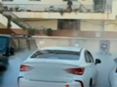 新能源车充电突然冒烟 众人合力除隐患