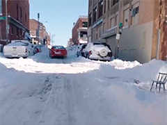 美国东北部暴雪过后 交通电力恢复缓慢