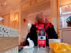 老人险被骗50万元买黄金 民警金店联手劝阻