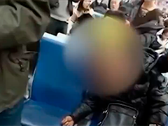 男子候车时昏迷 铁路警方及时救助