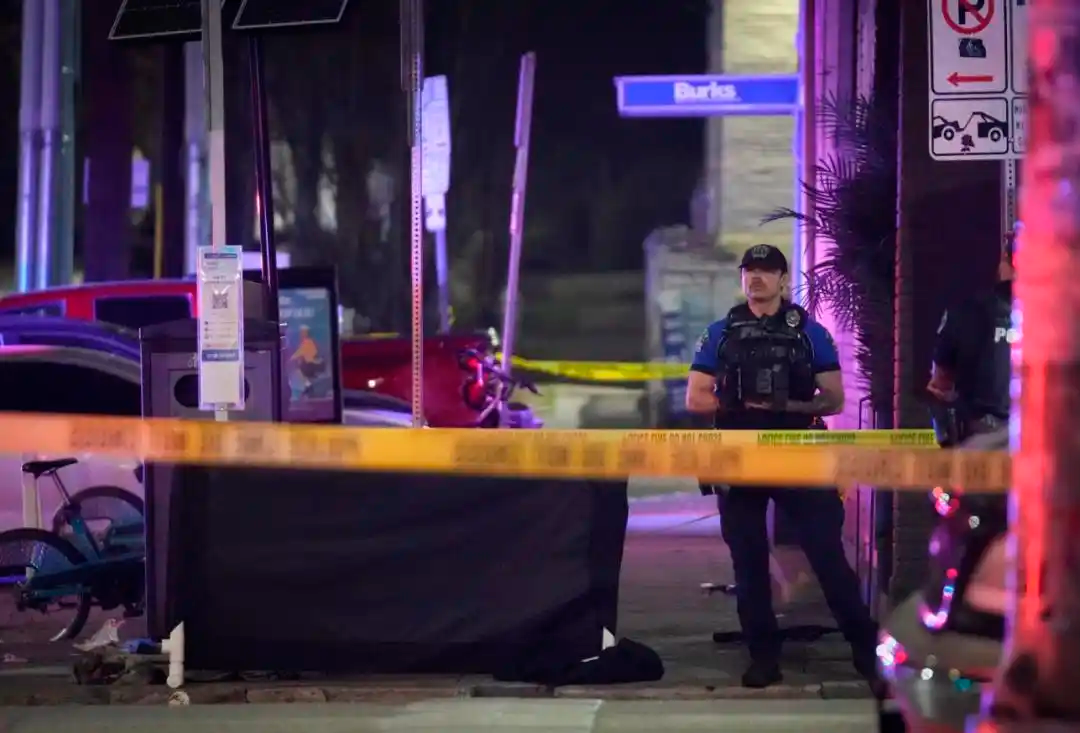 美国得克萨斯州发生枪击 致枪手在内3人死亡