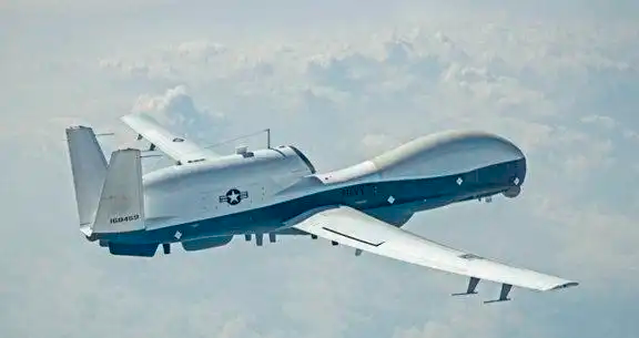 伊朗发起多轮回击 称击落美军无人机