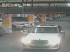 信赖"自动落锁"功能 车内八千元钱遭窃