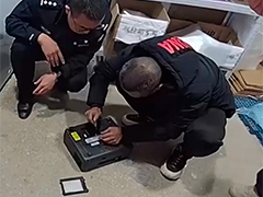 黄金藏进投影仪 男子再次试图邮寄