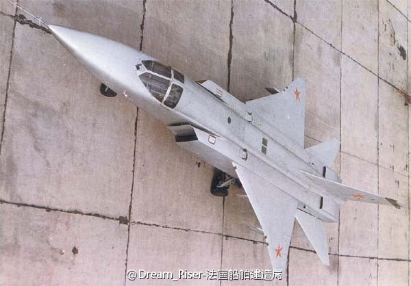 卡塔尔军方击落两架伊朗战机