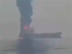 一艘油轮在霍尔木兹海峡遇袭并起火