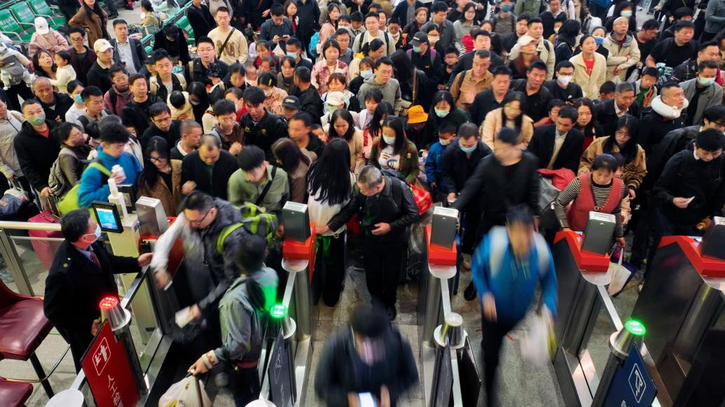 春运满月 全社会跨区域人员流动量超73亿人次