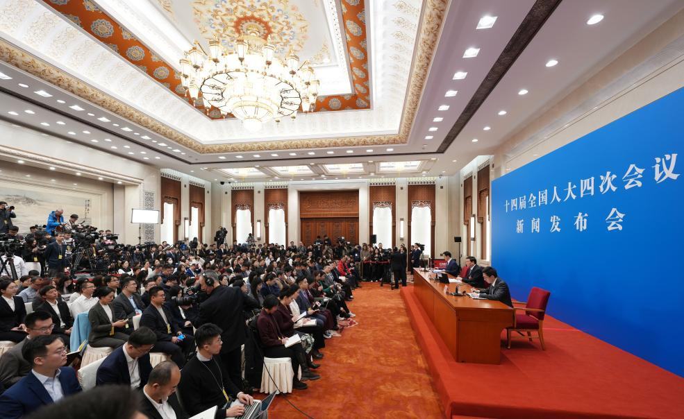 今年将坚持扩大内需 大力提振消费