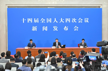 任何国家都不能在世界上"我行我素"