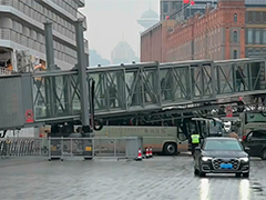 上海国客中心迎今年首艘邮轮靠港